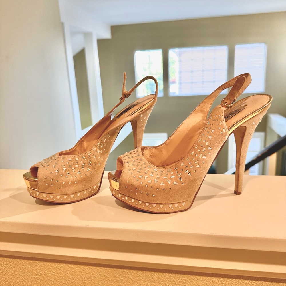 Guess platform pumps size 9
